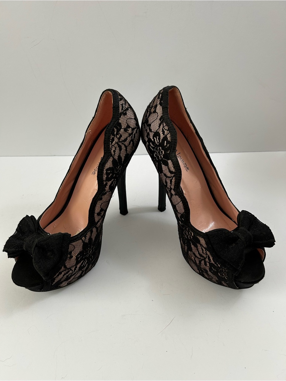 DIVA Lounge Black Bow Lace Peep-Toe Heels with Bow Accent size 8
